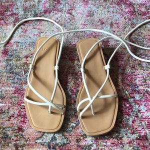 Loq ara sandal in white